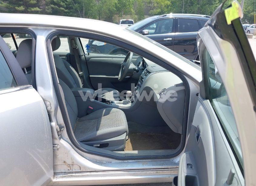 Photo 5 of 2011 Chevrolet Malibu LS (VIN 1G1ZB5E15BF121597)