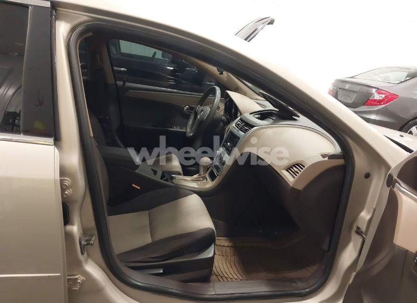 Photo 5 of 2011 Chevrolet Malibu LS (VIN 1G1ZB5E15BF220310)