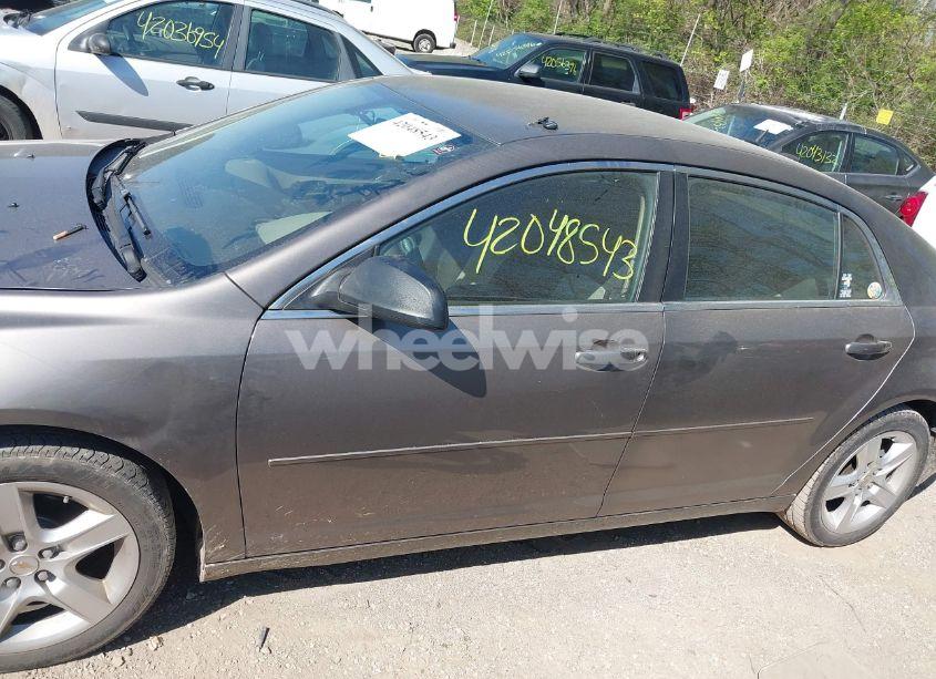 Photo 14 of 2011 Chevrolet Malibu LS (VIN 1G1ZB5E15BF278806)