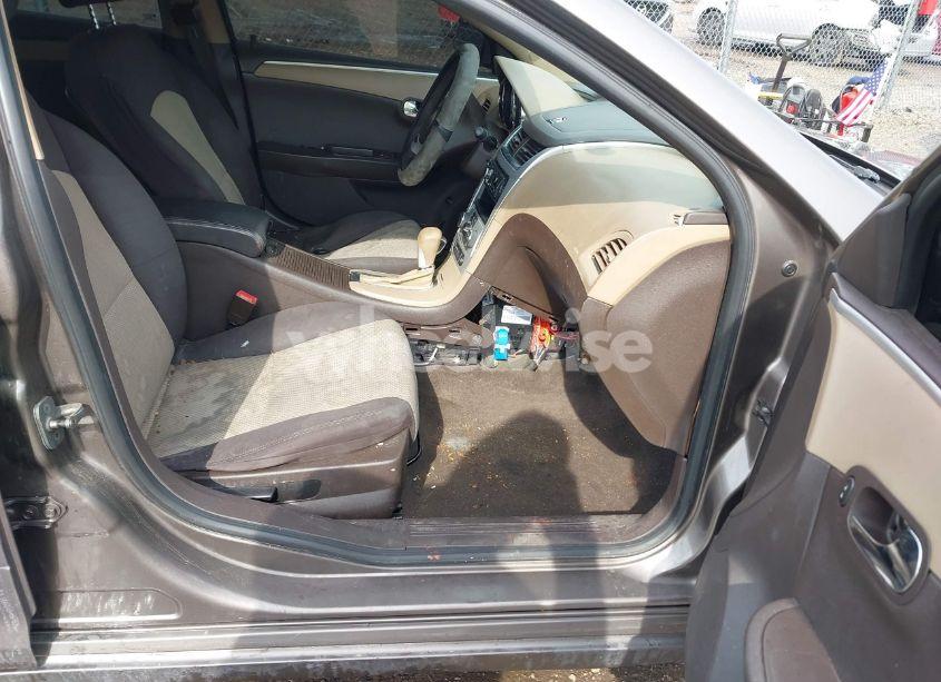 Photo 5 of 2011 Chevrolet Malibu LS (VIN 1G1ZB5E15BF281303)