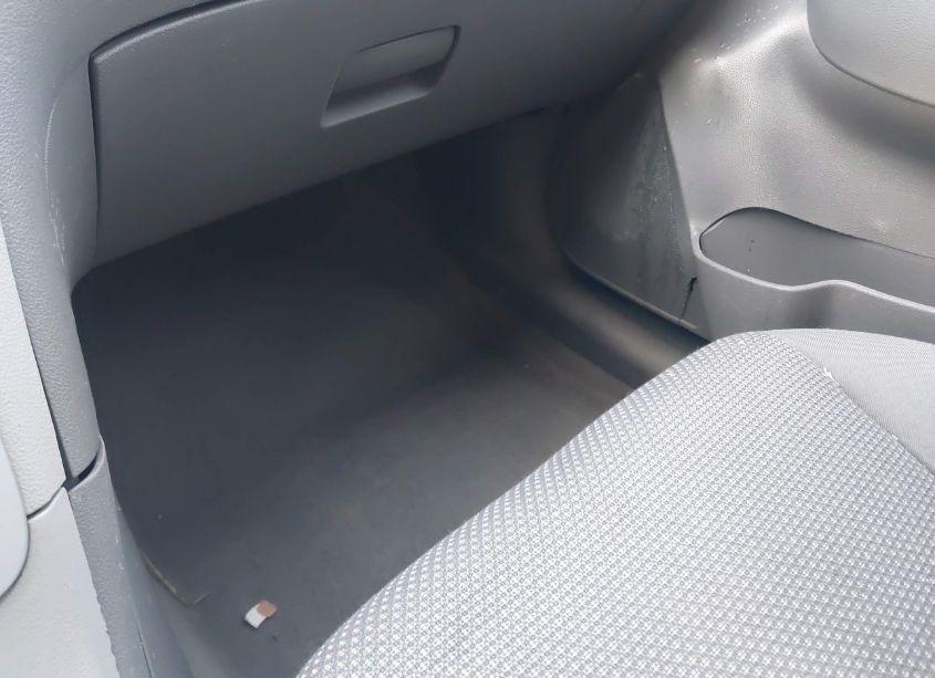 Photo 8 of 2011 Chevrolet Malibu LS (VIN 1G1ZB5E16BF128073)