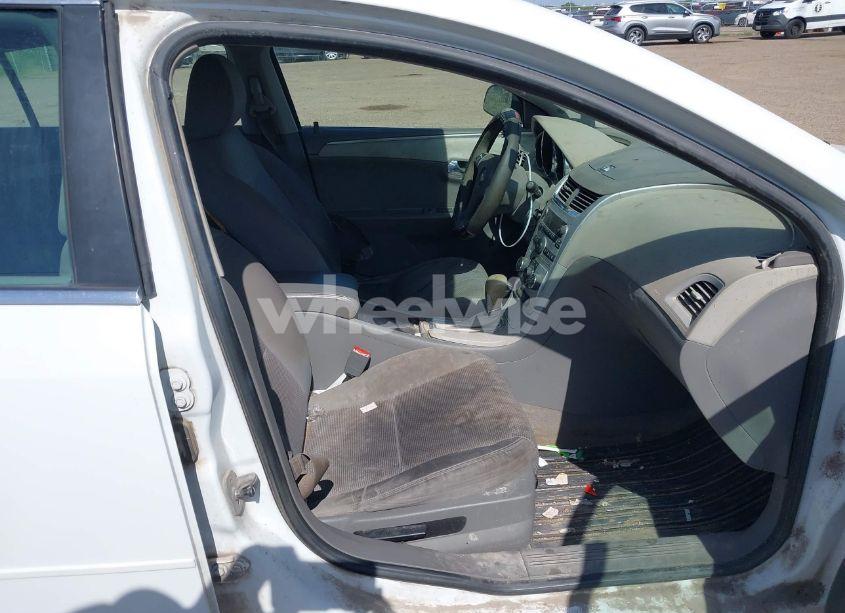 Photo 5 of 2011 Chevrolet Malibu LS (VIN 1G1ZB5E17BF131354)