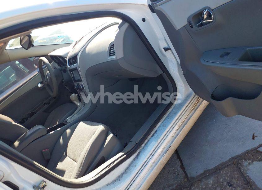 Photo 5 of 2011 Chevrolet Malibu LS (VIN 1G1ZB5E17BF205422)