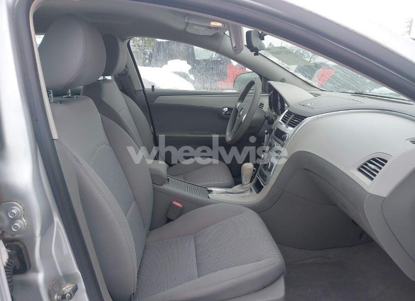 Photo 5 of 2011 Chevrolet Malibu LS (VIN 1G1ZB5E17BF272053)