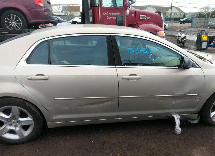 Photo 14 of 2011 Chevrolet Malibu LS (VIN 1G1ZB5E17BF361055)