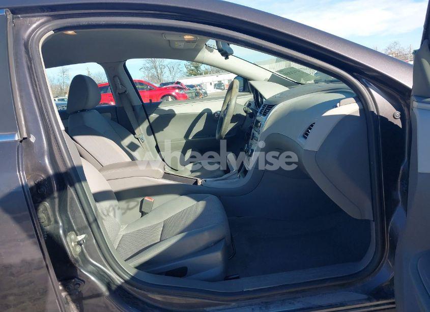 Photo 5 of 2010 Chevrolet Malibu LS (VIN 1G1ZB5EB1AF266160)