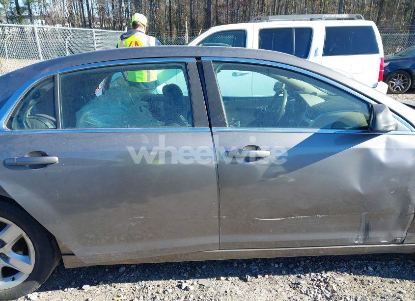 Photo 12 of 2010 Chevrolet Malibu LS (VIN 1G1ZB5EB8AF172759)