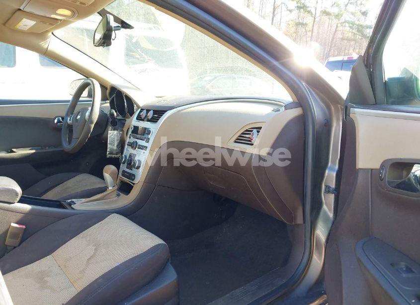 Photo 5 of 2010 Chevrolet Malibu LS (VIN 1G1ZB5EB8AF172759)