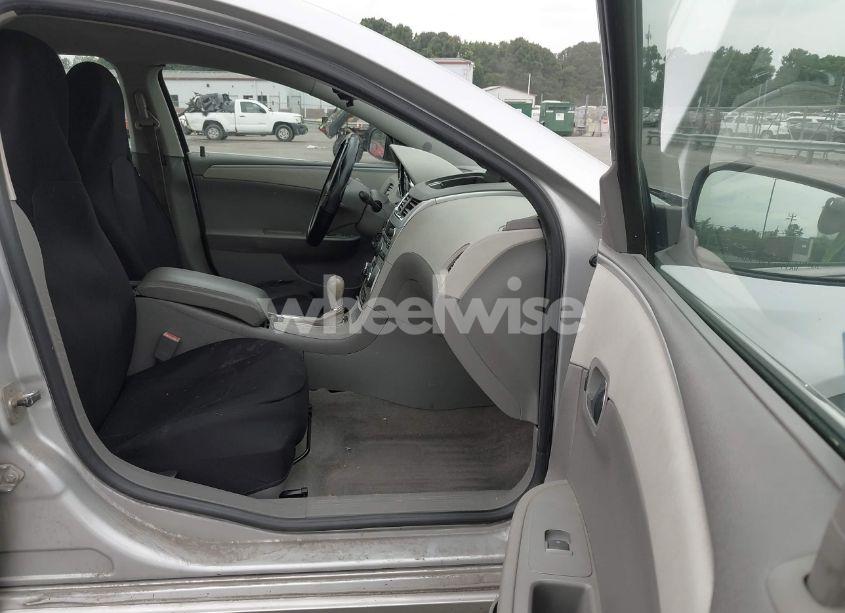 Photo 5 of 2010 Chevrolet Malibu LS (VIN 1G1ZB5EB8AF228988)