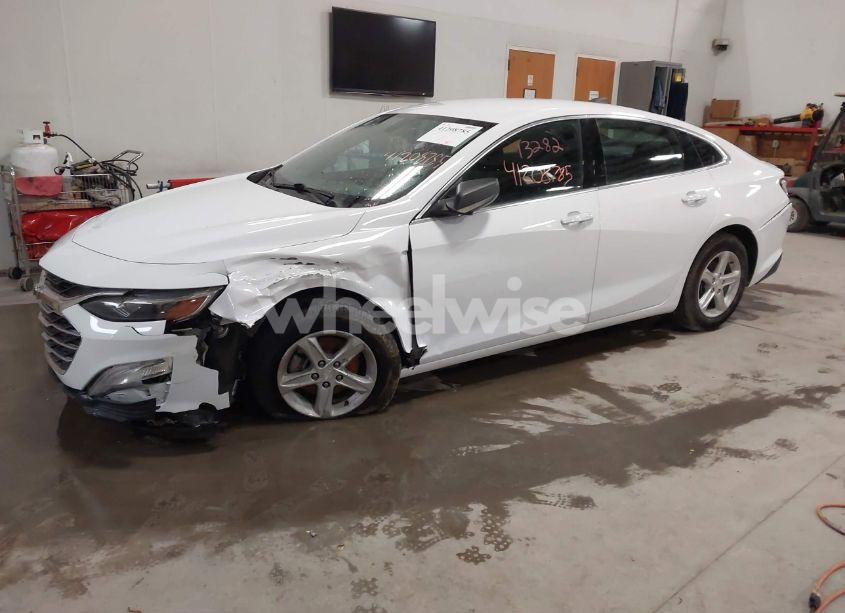 Photo 2 of 2020 Chevrolet Malibu LS (VIN 1G1ZB5ST0LF013282)