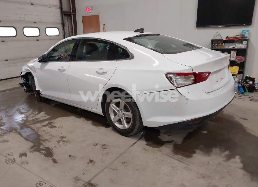 Photo 3 of 2020 Chevrolet Malibu LS (VIN 1G1ZB5ST0LF013282)