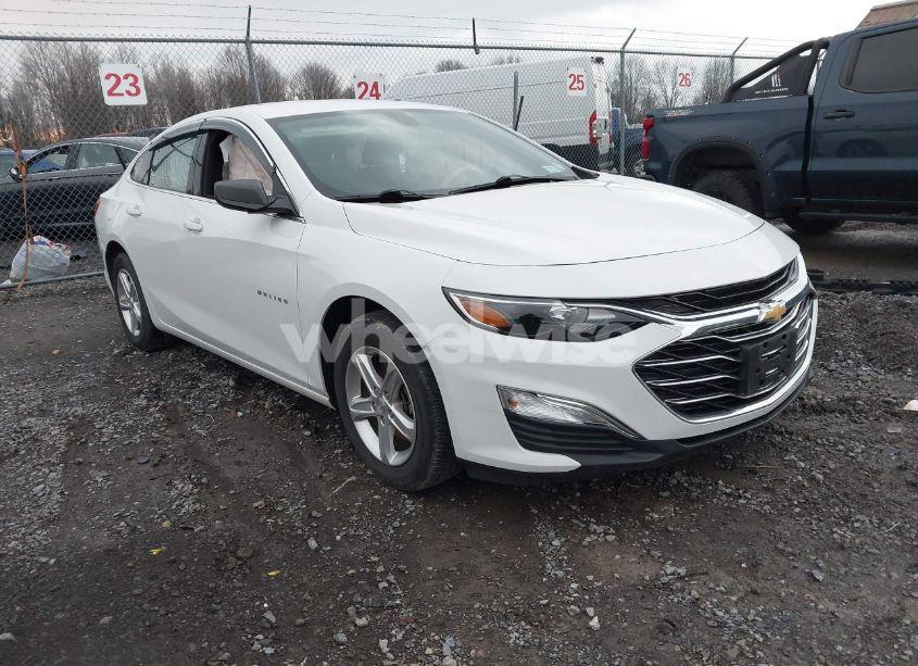 2020 Chevrolet Malibu FWD LS (VIN 1G1ZB5ST0LF120381) main photo