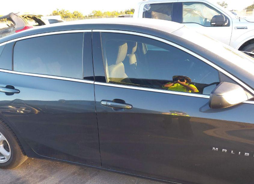 Photo 13 of 2017 Chevrolet Malibu LS (VIN 1G1ZB5ST1HF290398)