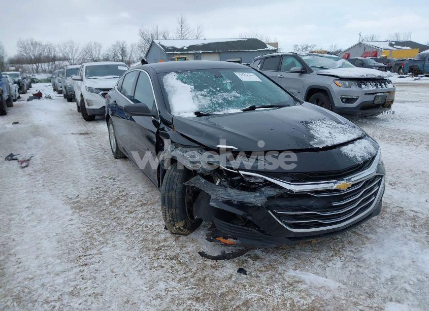2020 Chevrolet Malibu FWD LS (VIN 1G1ZB5ST1LF128926) main photo