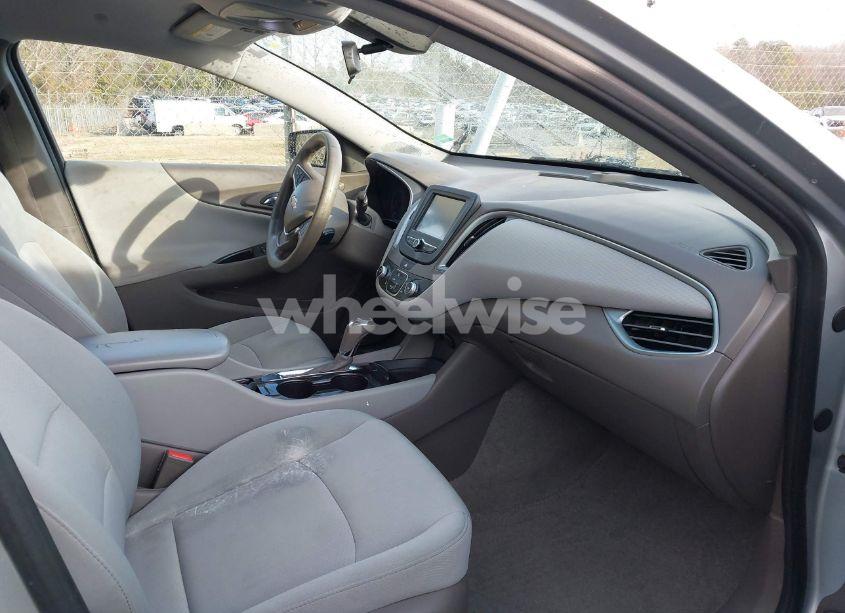 Photo 5 of 2017 Chevrolet Malibu LS (VIN 1G1ZB5ST2HF136010)