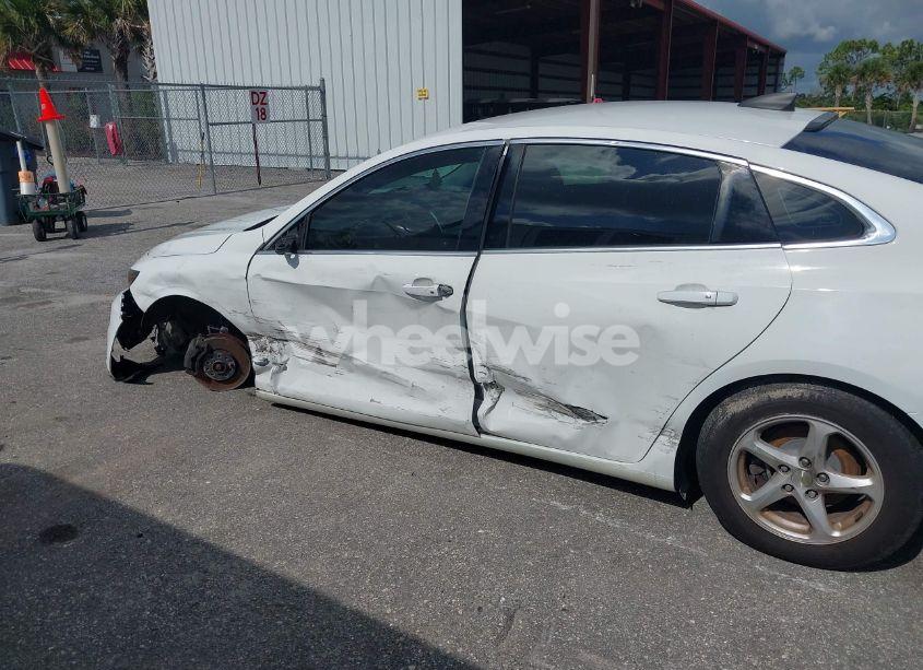 Photo 6 of 2017 Chevrolet Malibu LS (VIN 1G1ZB5ST2HF207027)