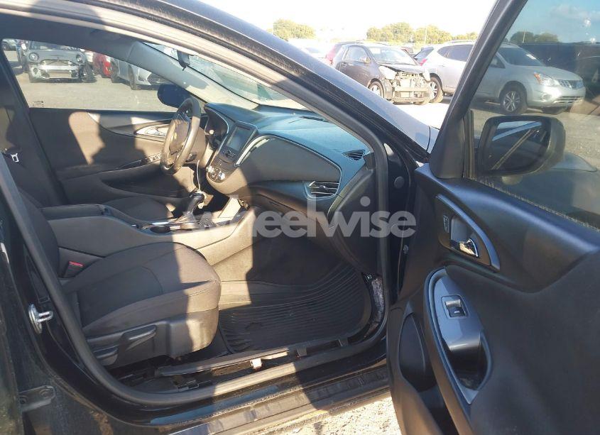 Photo 5 of 2017 Chevrolet Malibu LS (VIN 1G1ZB5ST2HF231246)