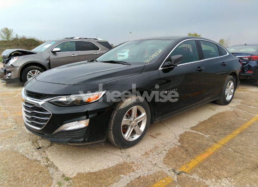 Photo 2 of 2020 Chevrolet Malibu FWD LS (VIN 1G1ZB5ST2LF041102)
