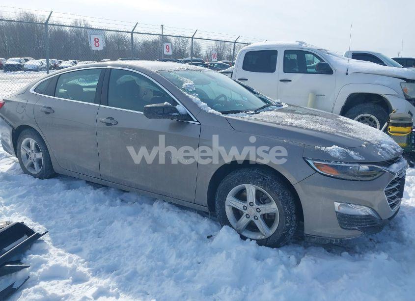 2022 Chevrolet Malibu FWD LS (VIN 1G1ZB5ST2NF198938) main photo