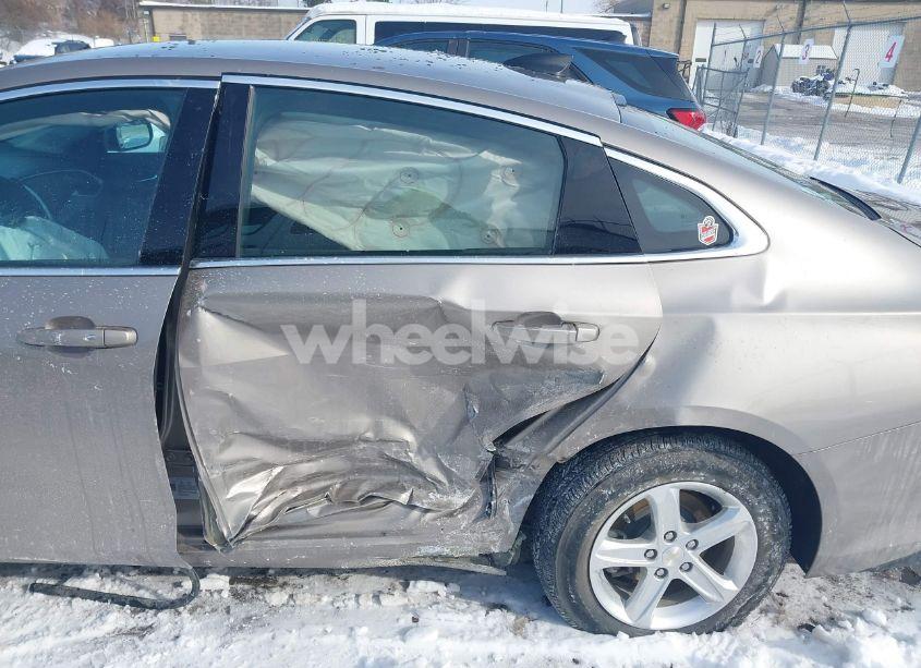 Photo 6 of 2022 Chevrolet Malibu FWD LS (VIN 1G1ZB5ST2NF198938)