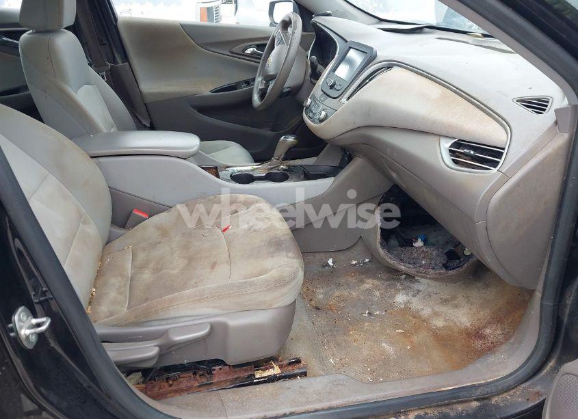 Photo 5 of 2017 Chevrolet Malibu LS (VIN 1G1ZB5ST3HF174099)