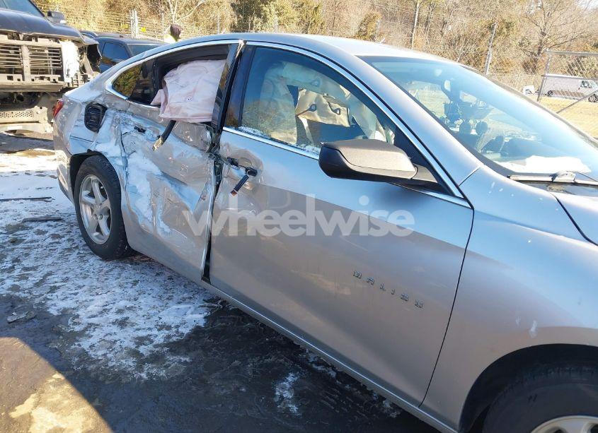 Photo 6 of 2017 Chevrolet Malibu LS (VIN 1G1ZB5ST3HF212950)