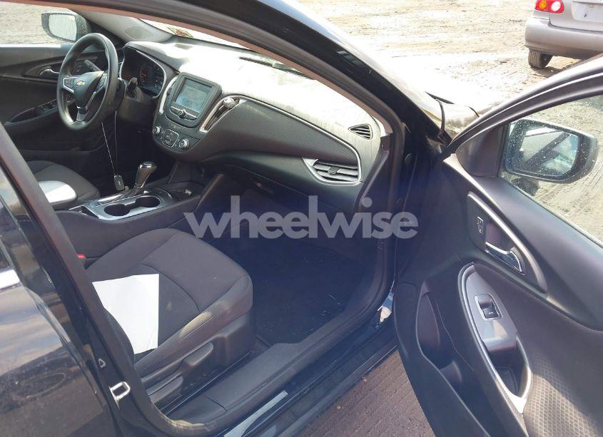 Photo 5 of 2017 Chevrolet Malibu LS (VIN 1G1ZB5ST3HF233992)