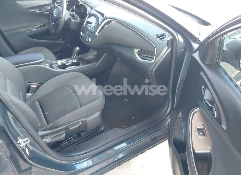 Photo 5 of 2019 Chevrolet Malibu 1LS (VIN 1G1ZB5ST3KF183716)