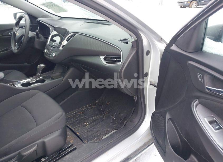 Photo 5 of 2019 Chevrolet Malibu 1LS (VIN 1G1ZB5ST3KF219551)