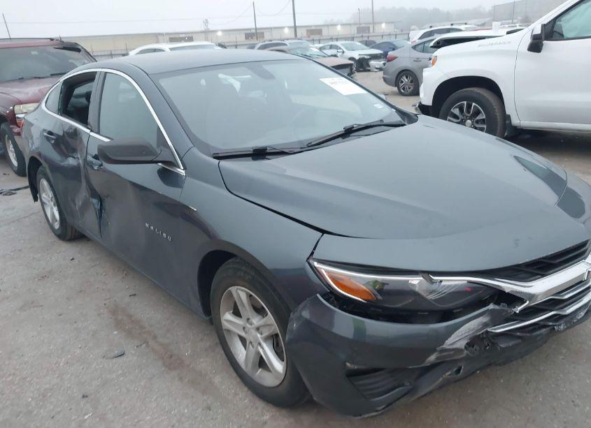 2020 Chevrolet Malibu FWD LS (VIN 1G1ZB5ST3LF151821) main photo