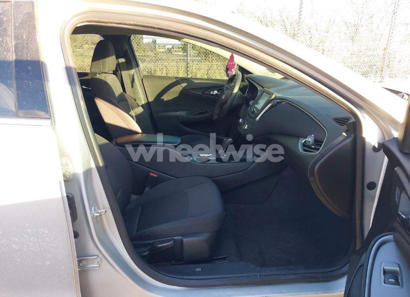 Photo 5 of 2017 Chevrolet Malibu LS (VIN 1G1ZB5ST4HF207126)