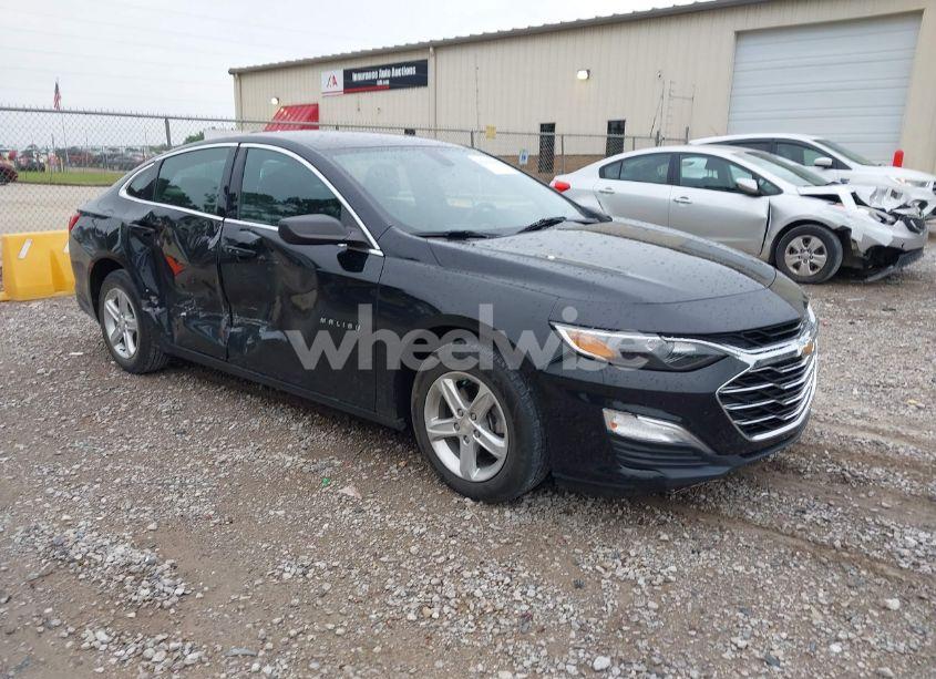 2020 Chevrolet Malibu FWD LS (VIN 1G1ZB5ST4LF133134) main photo