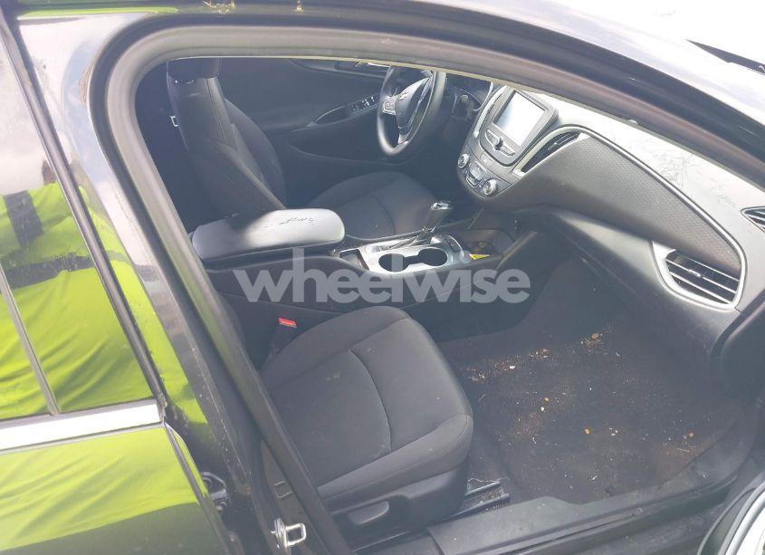 Photo 5 of 2017 Chevrolet Malibu LS (VIN 1G1ZB5ST5HF195570)