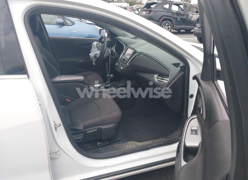 Photo 5 of 2017 Chevrolet Malibu LS (VIN 1G1ZB5ST5HF267044)