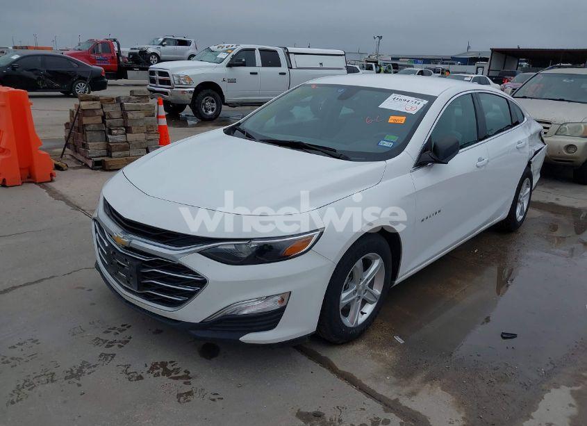 Photo 2 of 2020 Chevrolet Malibu FWD LS (VIN 1G1ZB5ST5LF147835)
