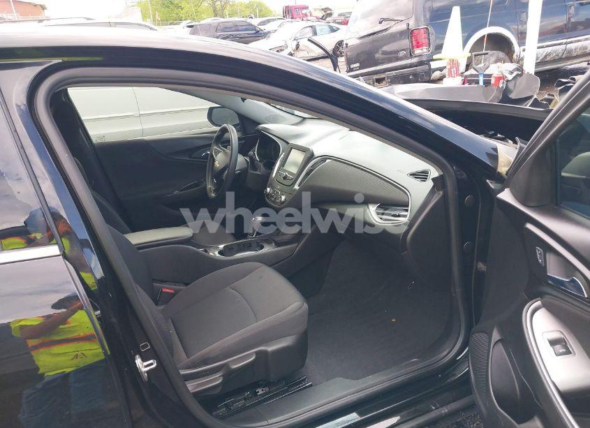 Photo 5 of 2017 Chevrolet Malibu LS (VIN 1G1ZB5ST6HF154011)