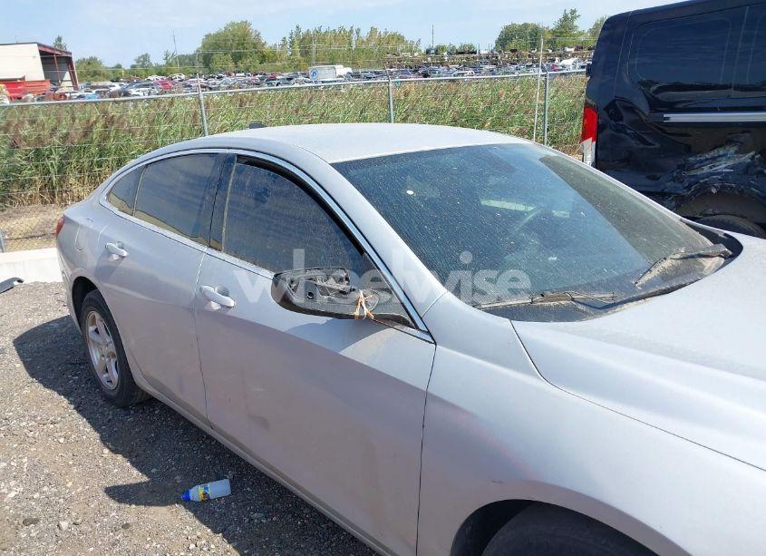 Photo 6 of 2017 Chevrolet Malibu LS (VIN 1G1ZB5ST7HF143695)