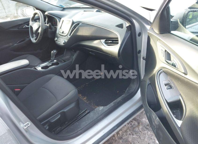 Photo 5 of 2017 Chevrolet Malibu LS (VIN 1G1ZB5ST7HF208156)