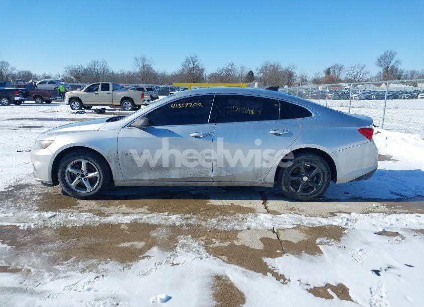 Photo 14 of 2018 Chevrolet Malibu 1LS (VIN 1G1ZB5ST8JF272079)