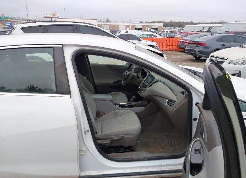 Photo 5 of 2017 Chevrolet Malibu LS (VIN 1G1ZB5ST9HF125800)