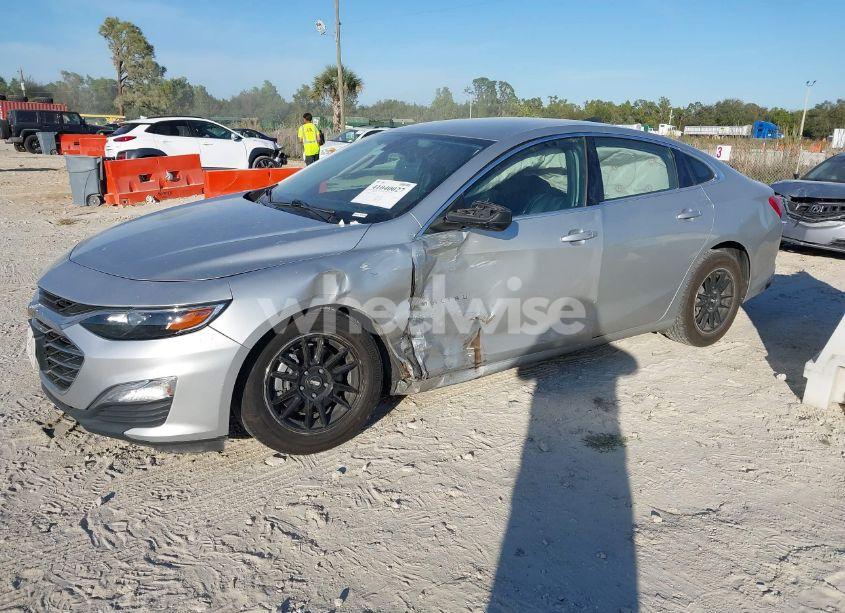 Photo 2 of 2019 Chevrolet Malibu 1LS (VIN 1G1ZB5STXKF173359)
