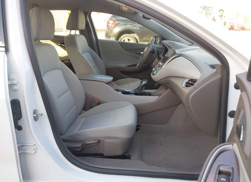 Photo 5 of 2021 Chevrolet Malibu FWD LS (VIN 1G1ZB5STXMF040121)