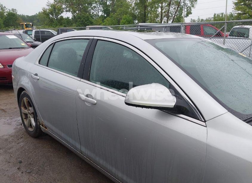 Photo 13 of 2011 Chevrolet Malibu 1LT (VIN 1G1ZC5E14BF290376)