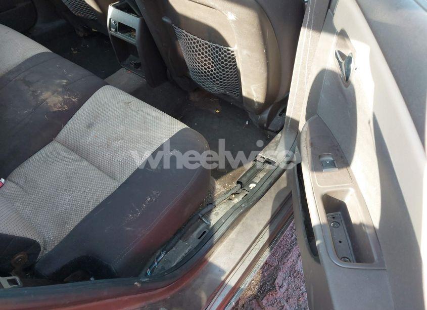 Photo 8 of 2011 Chevrolet Malibu 1LT (VIN 1G1ZC5E19BF250424)