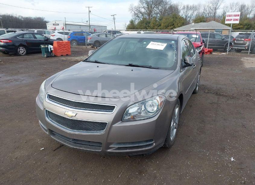 Photo 2 of 2010 Chevrolet Malibu LT (VIN 1G1ZC5EB0AF142961)