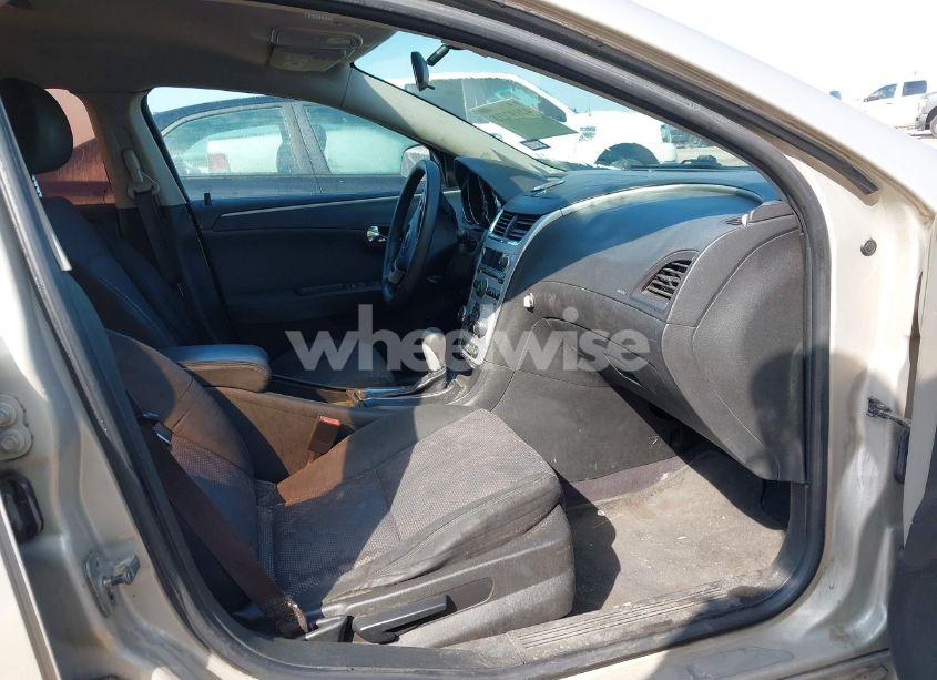 Photo 5 of 2010 Chevrolet Malibu LT (VIN 1G1ZC5EB3AF153971)