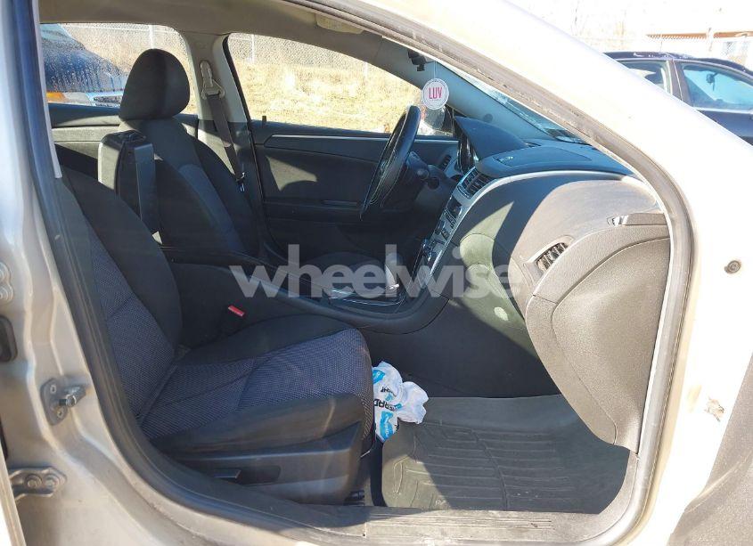 Photo 5 of 2010 Chevrolet Malibu LT (VIN 1G1ZC5EB5AF197017)