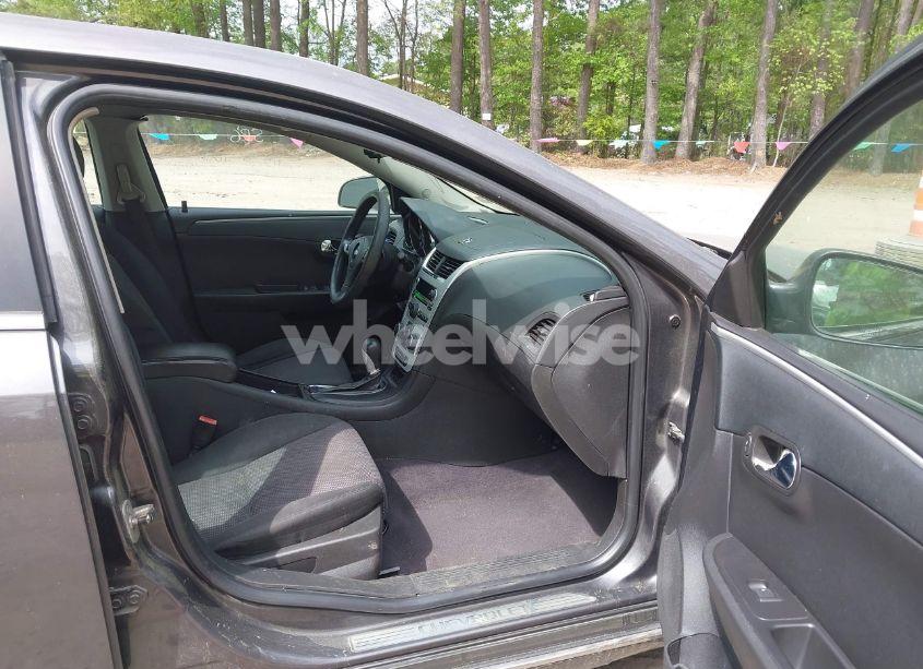 Photo 5 of 2010 Chevrolet Malibu LT (VIN 1G1ZC5EBXA4148052)