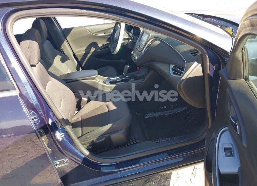 Photo 5 of 2017 Chevrolet Malibu 1FL (VIN 1G1ZC5ST1HF151952)