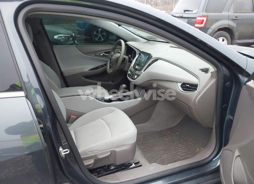 Photo 5 of 2019 Chevrolet Malibu 1FL (VIN 1G1ZC5ST1KF106016)